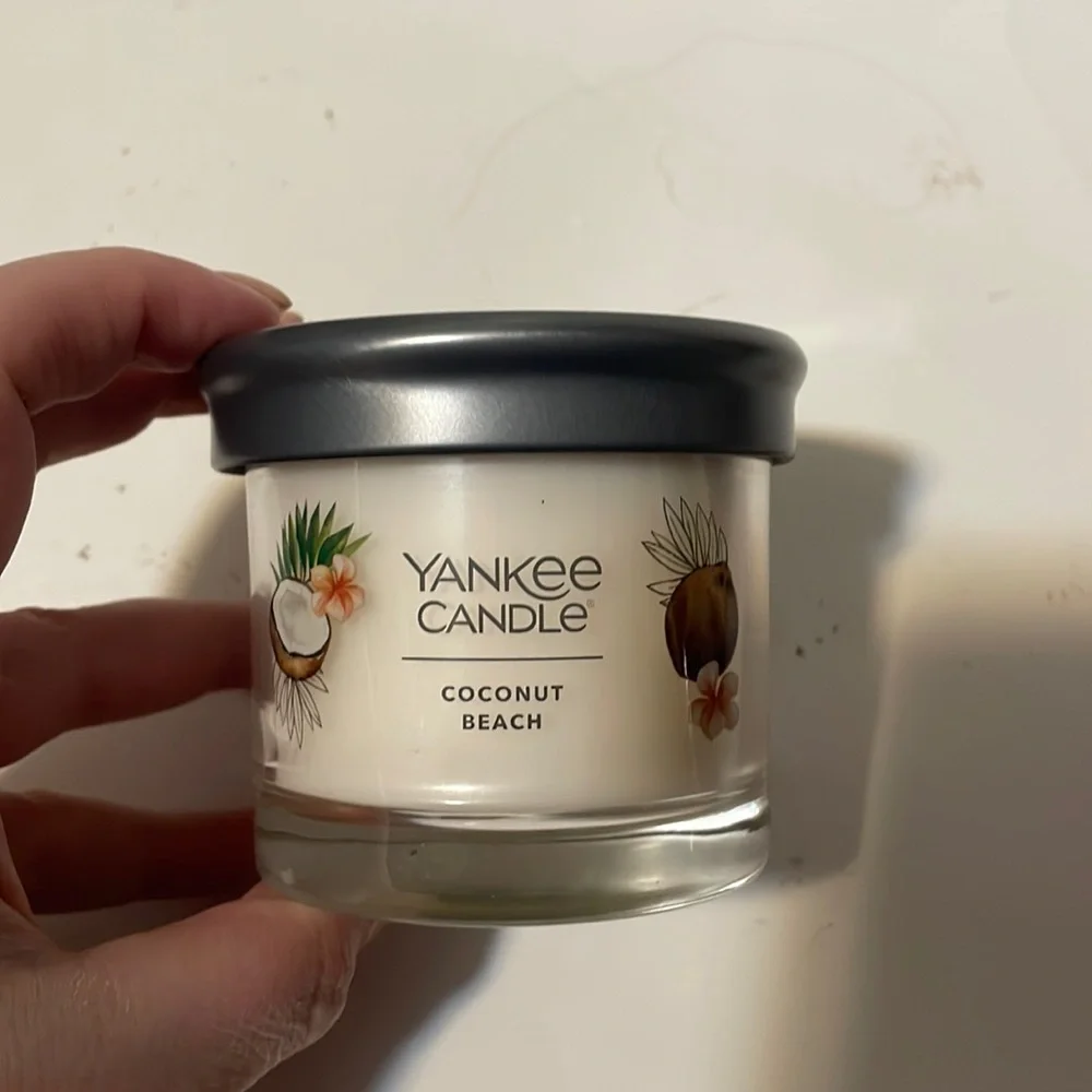 New Yankee Candle Coconut Beach 4.1oz